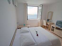 Beachfront Apartments Tamarix