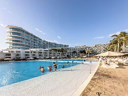 ARIA Residence Beachfront luxury