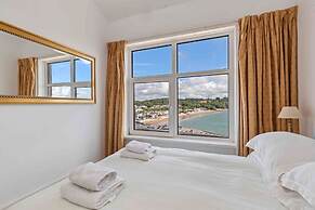Captains View - Sea and Harbour Views Parking