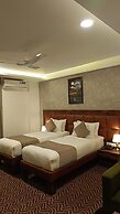 Royal Ace Luxur Hotel