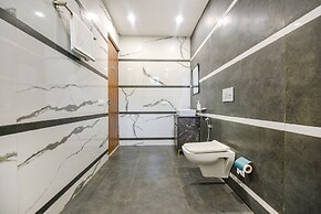 Fabhotel Globe Inn