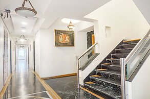 FabHotel Golden Emerald