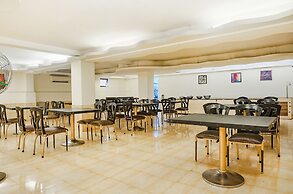 FabHotel Golden Emerald