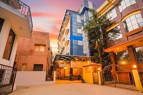 HOTEL SAVI INN