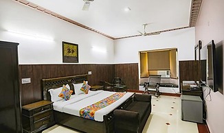Fabhotel Traika Inn