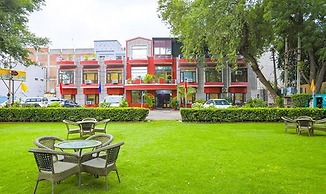 Fabhotel Traika Inn
