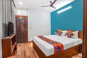 Fabhotel Rlv Green Palace