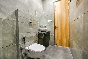 Fabhotel Midway