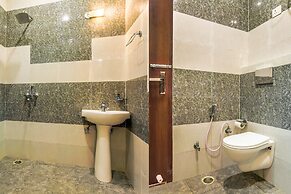 Fabhotel Luxurious Inn