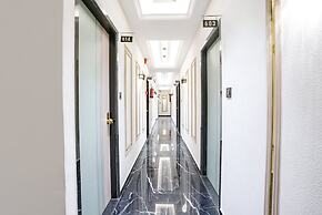 Fabhotel Luxurious Inn