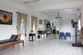Moeimanee Resort