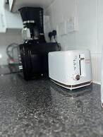Spacious 2BR City Center Apartment