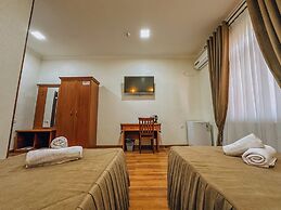 Pakhlavon Hotel
