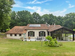 Dordogne Poolside Escape