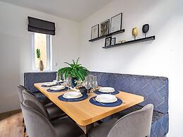 Luxury Villa With Dishwasher