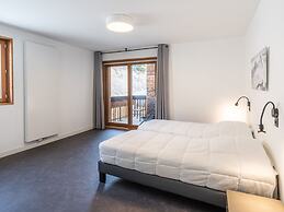 Chalet in Auris-en-oisans With Balcony Views