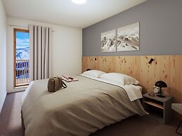 Chalet in Auris-en-oisans With Balcony Views