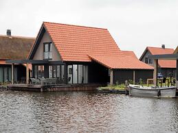 Villa by Weerribben Park