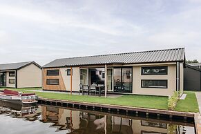 Fenced Garden Family Chalet