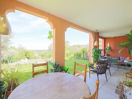 Apartment in Provence With Pool & Golf