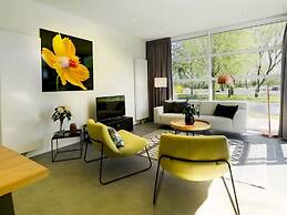 Modern Holiday Home With a Deco Fireplace