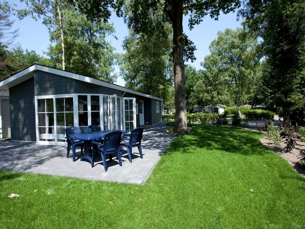 Cozy Chalet in a Holiday Park
