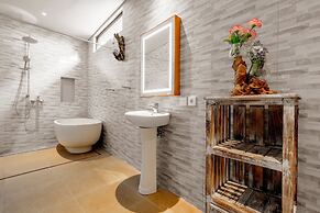 Maru Fortuna Villa by Moria