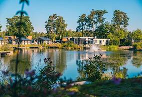 Nice Tent Lodge With Bathroom, Near a Lake