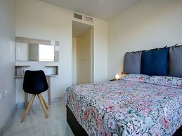 Beachside Apartment With Pool