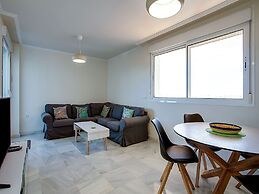 Beachside Apartment With Pool