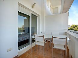 Beachside Apartment With Pool