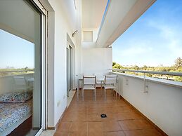 Beachside Apartment With Pool