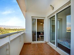 Beachside Apartment With Pool