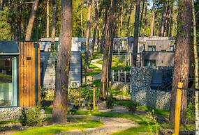 Peaceful Stay Near the Woods