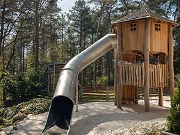 Peaceful Stay Near the Woods