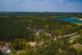 Peaceful Stay Near the Woods