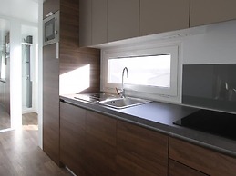 Peaceful Stay Near the Woods