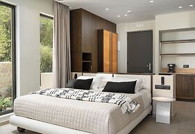 Dyo Beach Suites