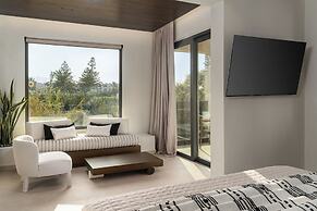 Dyo Beach Suites