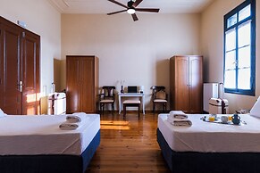 Sundial Lodge