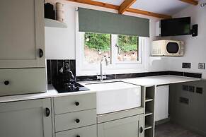 Wildwood Quarry Cabin - Pet Friendly - Sleeps 3/4
