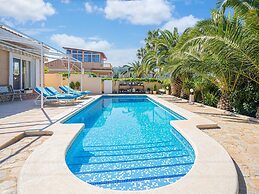 Sunny Poolside Stay in Busot