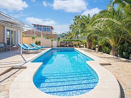Sunny Poolside Stay in Busot