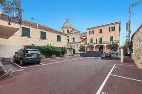 Merlo D - town center & private parking
