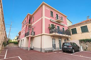 Merlo D - town center & private parking