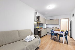 Merlo D - town center & private parking