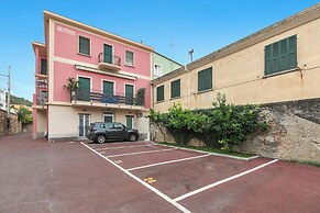 Merlo D - town center & private parking