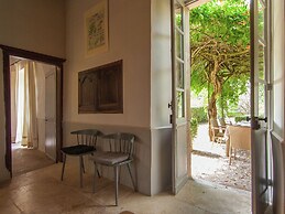 Historic Mansion by River Cenevieres