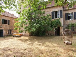 Historic Mansion by River Cenevieres