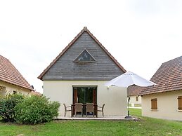 Cozy Retreat With Shared Pool